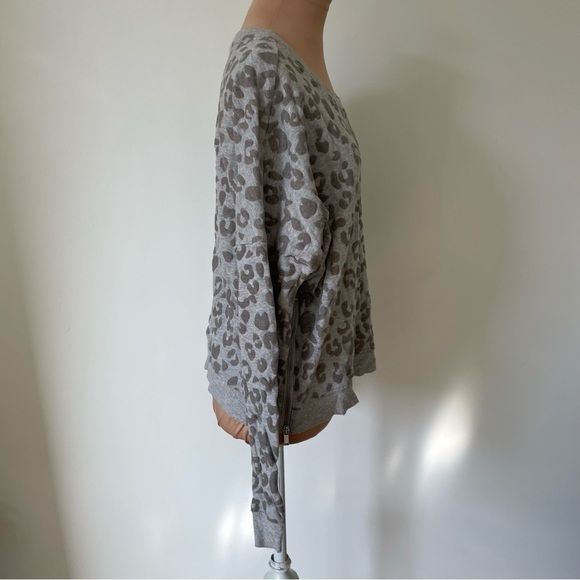 Rails Marlo Flocked Heather Grey Leopard Print Side Zip Pullover Sweatshirt Sz L - Picture 8 of 12
